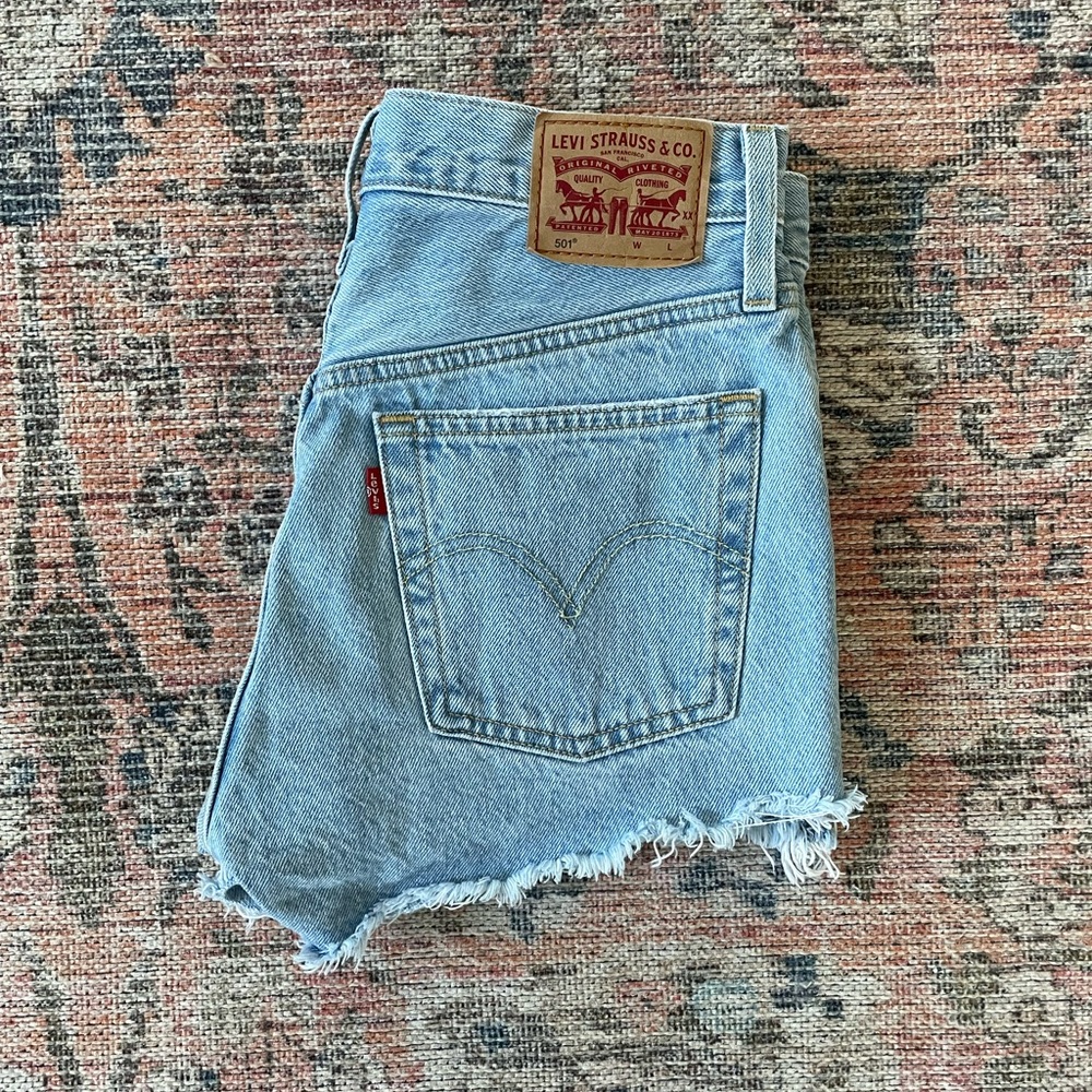 LEVI’S 501 Denim Shorts - Size 25
